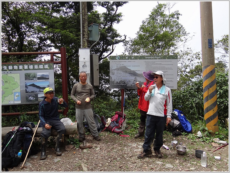 2015-04-12 10-16-56舊登山口喝茶小休.JPG